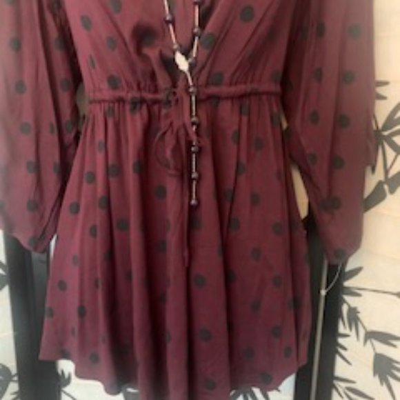 π₯π€π Get Noticed in Style! ππ€π₯ Adorable Burgundy Torrid Top size 1X - Picture 6 of 12